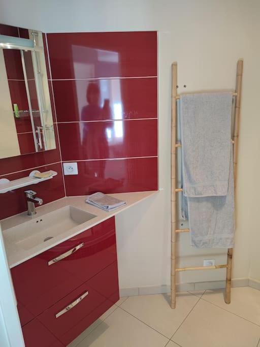 Charmant 2 Pieces A Aubenas 2Etoiles Apartment Ngoại thất bức ảnh